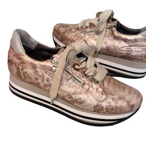 ARA boutique PATENT SNAKESKIN leather wedge sneakers women’s shoes size 40 9
